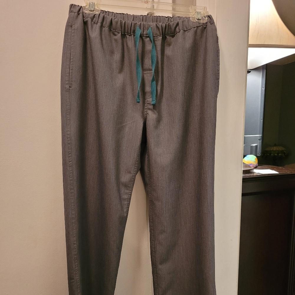 Men's size XS Figs Graphite Scrub Top